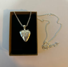 Load image into Gallery viewer, HEART STERLING SILVER CROSS N CHAIN
